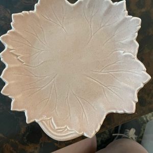 3 Woodfield by Steubenville Autumn Colors Leaf Design Plate Corals/pink